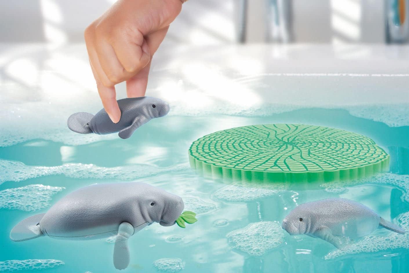 PLAYMOBIL Wiltopia 71010 Gita in Barca e Lamantini della Foresta amazzonica, con Animali Giocattolo, Giocattolo Sostenibile per Bambini dai 4 Anni in su